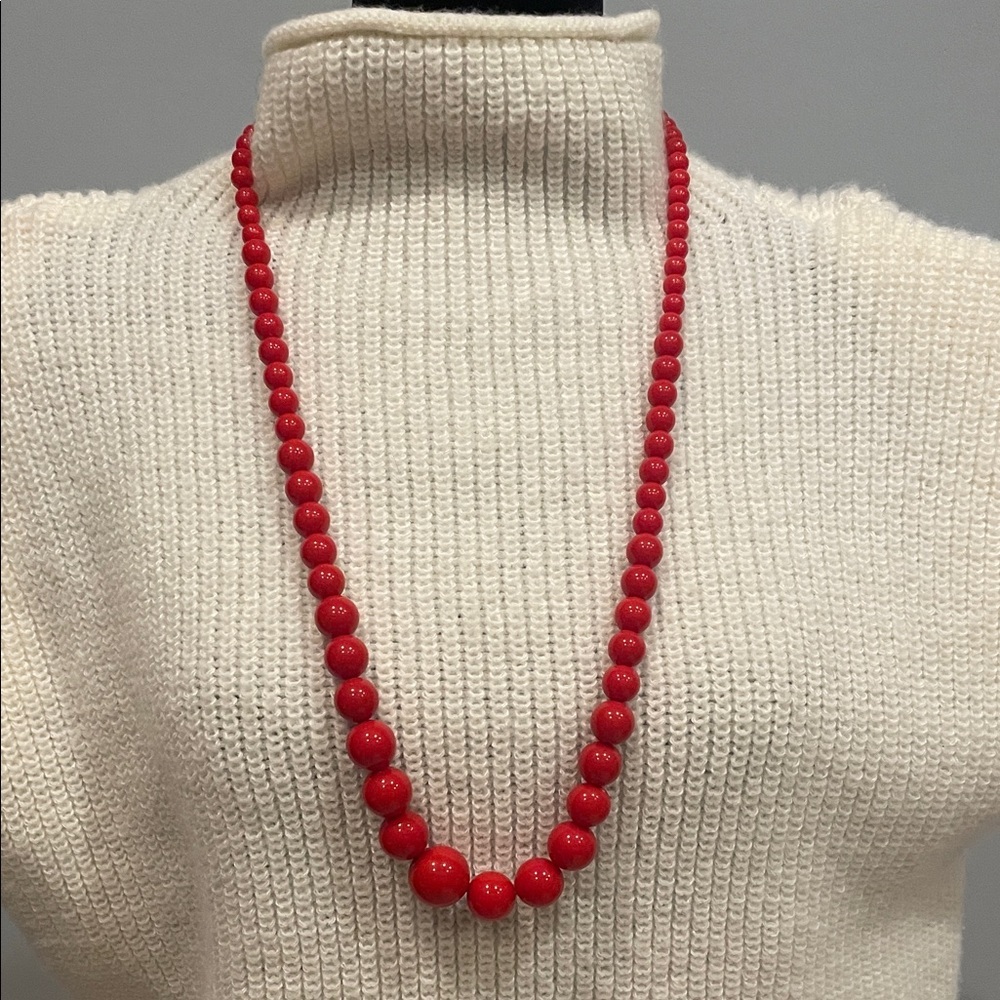 Elegant Red Beaded Necklace vintage like new